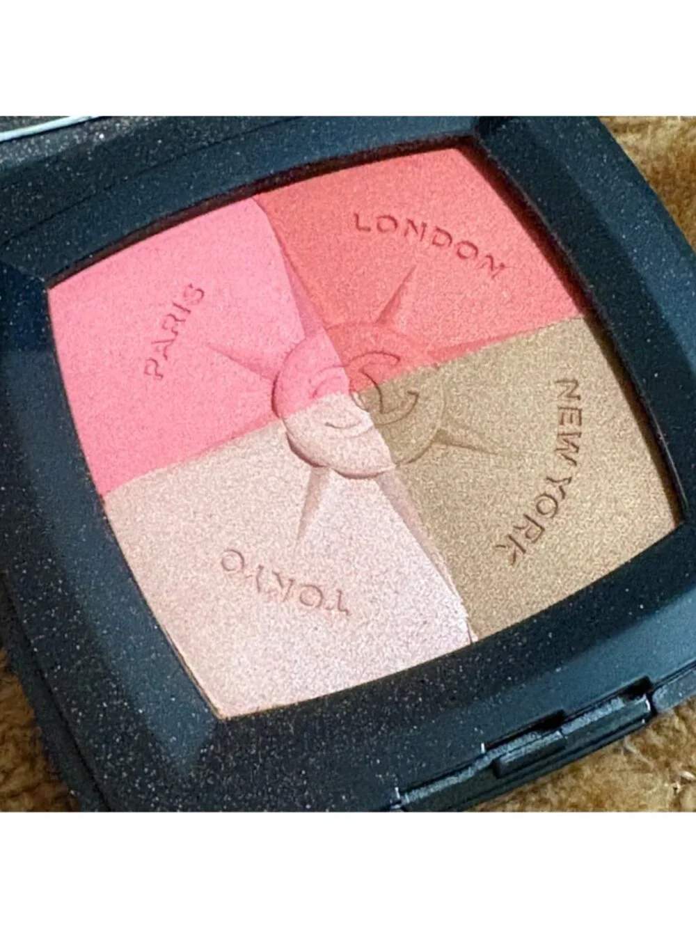 Chanel Voyage De Chanel Travel Face Palette Blush & Illuminating Powders 0.38 oz - Picture 4 of 9